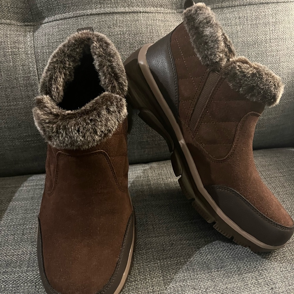 Skechers Women’s Chocolate Fur-Trimmed Boots